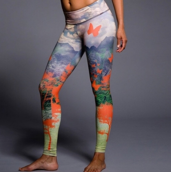 Onzie Pants - ONZIE BUTTERFLY TREE NATURE GRAPHIC WORKOUT LEGGINGS SIZE S/M EXCELLENT!